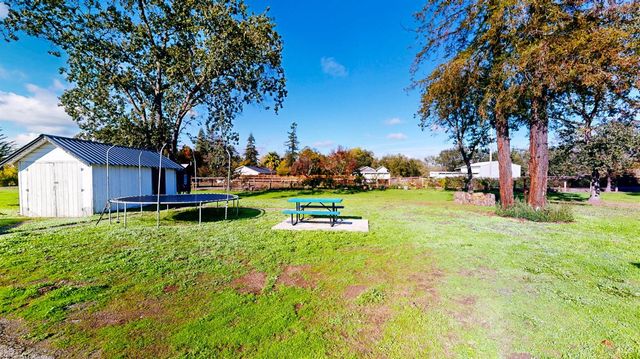 380 Irwin Ln, Santa Rosa, CA 95401