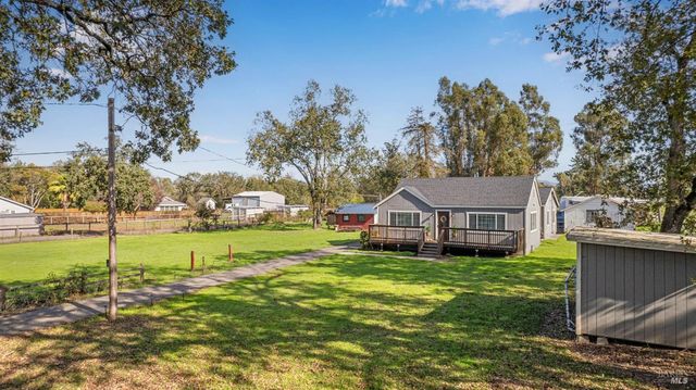 380 Irwin Ln, Santa Rosa, CA 95401