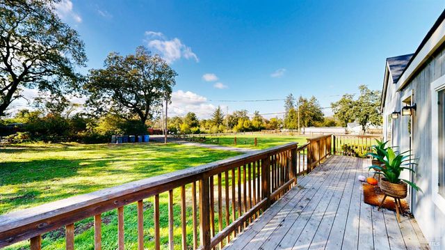 380 Irwin Ln, Santa Rosa, CA 95401