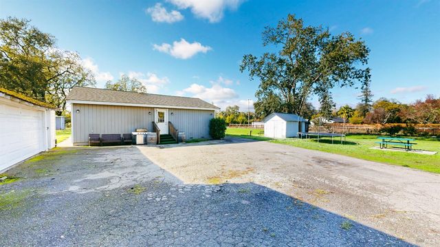 380 Irwin Ln, Santa Rosa, CA 95401