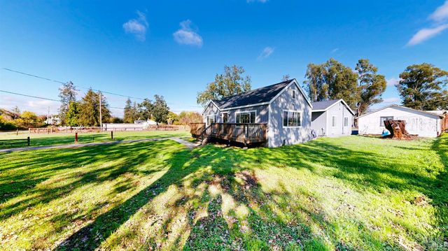 380 Irwin Ln, Santa Rosa, CA 95401