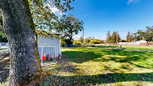 380 Irwin Ln, Santa Rosa, CA 95401