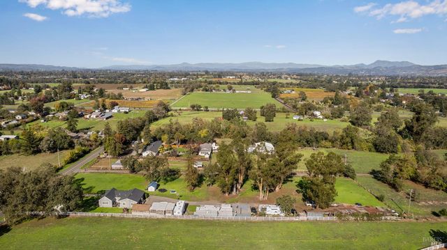 380 Irwin Ln, Santa Rosa, CA 95401