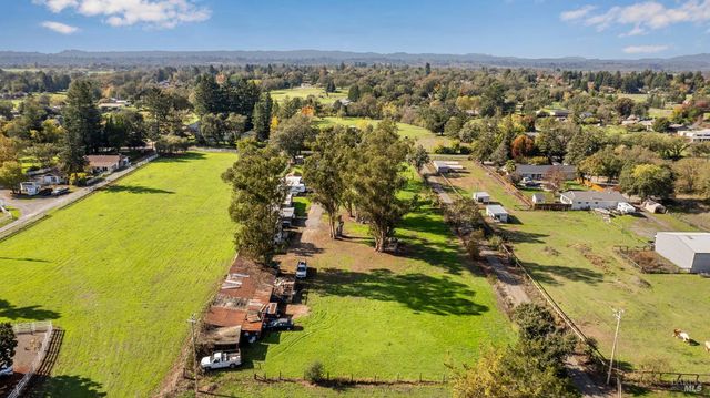 380 Irwin Ln, Santa Rosa, CA 95401