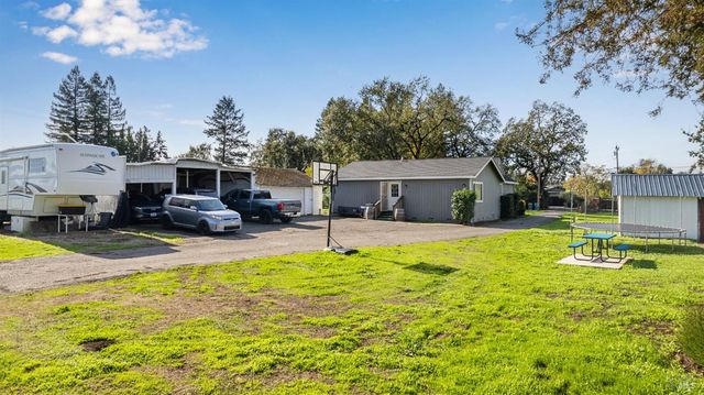380 Irwin Ln, Santa Rosa, CA 95401