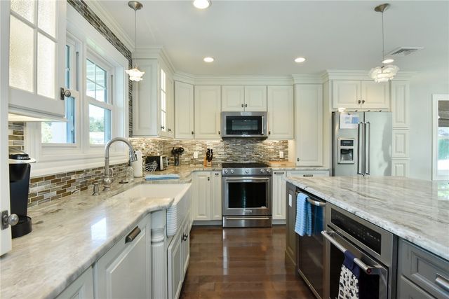 46 Bayberry Road, Narragansett, RI 02882