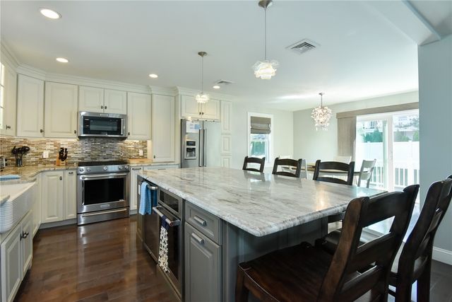 46 Bayberry Road, Narragansett, RI 02882