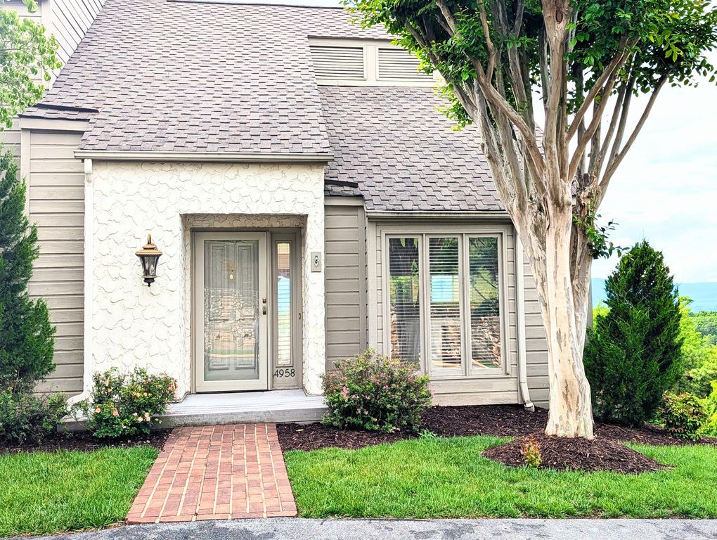 4958 Hunting Hills CIR, Roanoke, VA 24018