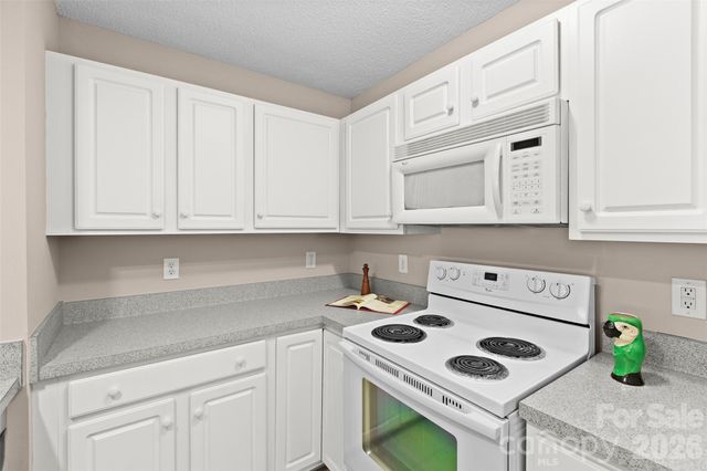 221 Timberline Ridge Court, Winston Salem, NC 27106