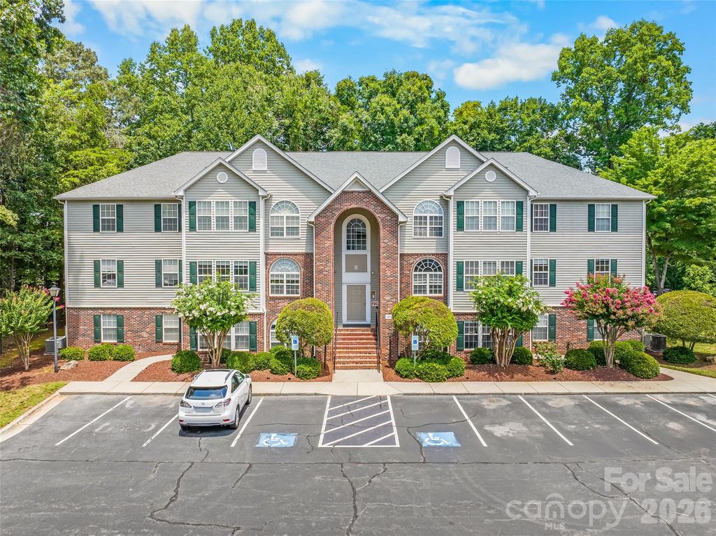 221 Timberline Ridge Court, Winston Salem, NC 27106