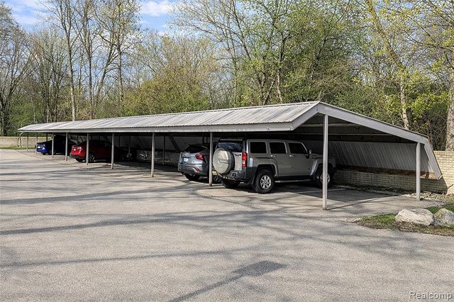29860 W 12 Mile Road 604, Farmington Hills, MI 48334