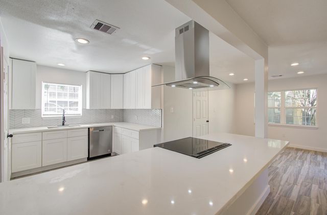 591 River Plantation Drive, Conroe, TX 77302