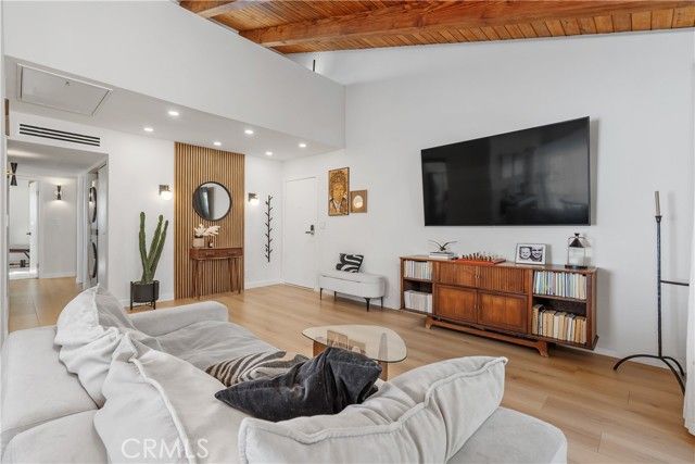 20134 Leadwell St. 218, Winnetka (los Angeles), CA 91306