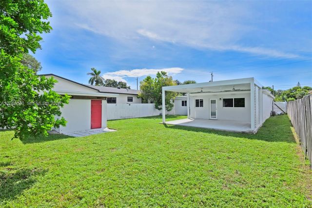 104 SW 7th Street, Hallandale Beach, FL 33009