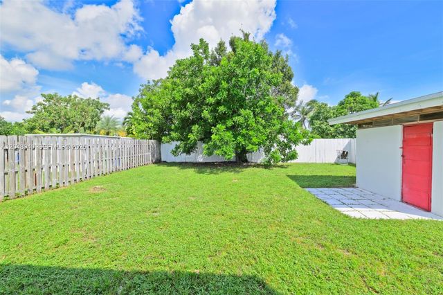 104 SW 7th Street, Hallandale Beach, FL 33009