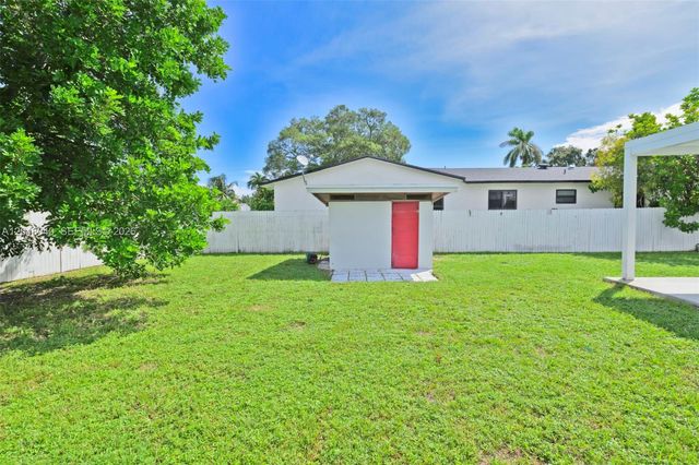 104 SW 7th Street, Hallandale Beach, FL 33009