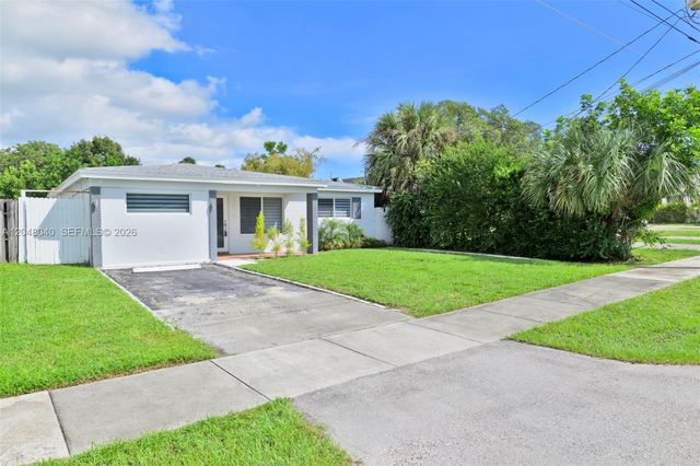 104 SW 7th Street, Hallandale Beach, FL 33009