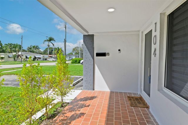 104 SW 7th Street, Hallandale Beach, FL 33009