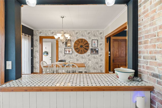 618 S 6th Avenue W, Newton, IA 50208