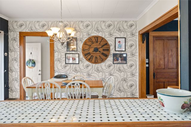 618 S 6th Avenue W, Newton, IA 50208