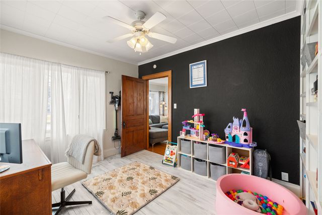 618 S 6th Avenue W, Newton, IA 50208