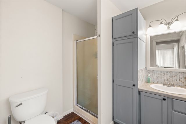 618 S 6th Avenue W, Newton, IA 50208