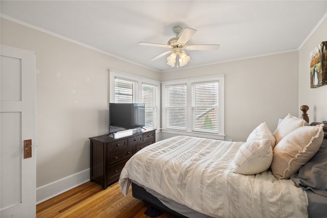 618 S 6th Avenue W, Newton, IA 50208