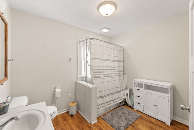 618 S 6th Avenue W, Newton, IA 50208