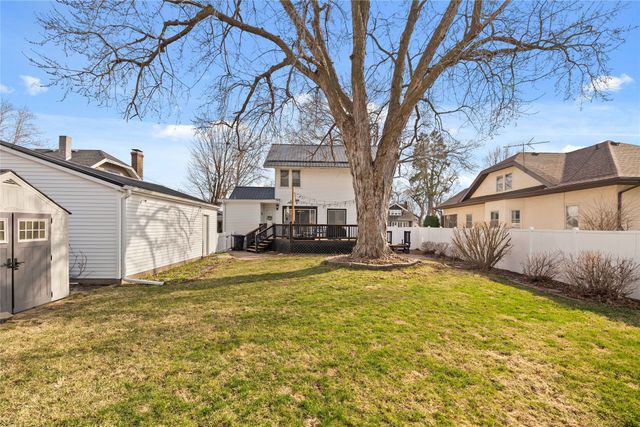 618 S 6th Avenue W, Newton, IA 50208