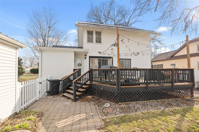 618 S 6th Avenue W, Newton, IA 50208