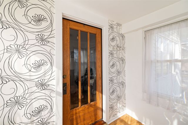 618 S 6th Avenue W, Newton, IA 50208