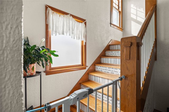 618 S 6th Avenue W, Newton, IA 50208