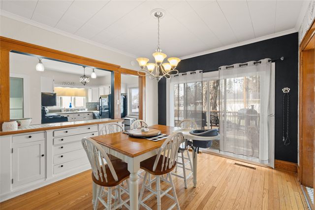 618 S 6th Avenue W, Newton, IA 50208