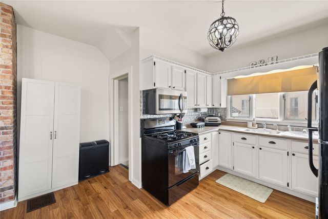 618 S 6th Avenue W, Newton, IA 50208