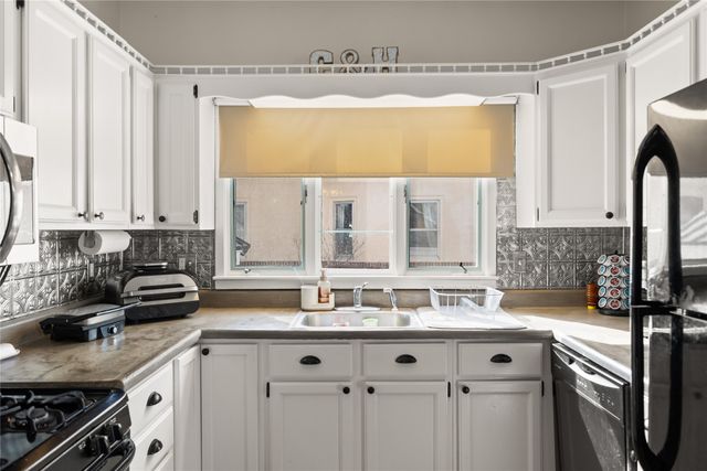 618 S 6th Avenue W, Newton, IA 50208