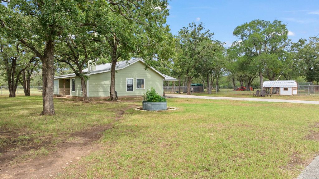 3434 Prairie Lea RD, Kingsbury, TX 78638
