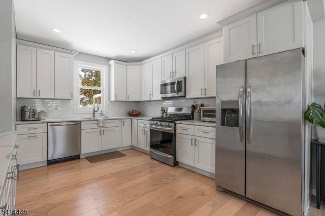 51 Dartmouth St, Edison Twp., NJ 08837