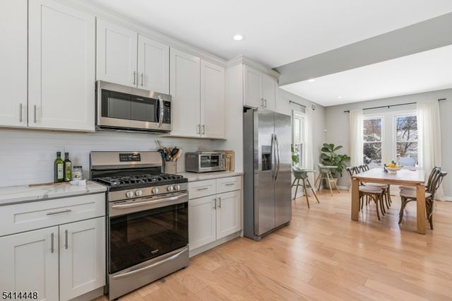 51 Dartmouth St, Edison Twp., NJ 08837