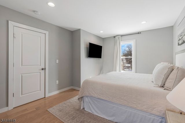 51 Dartmouth St, Edison Twp., NJ 08837