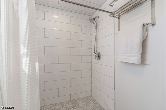 51 Dartmouth St, Edison Twp., NJ 08837