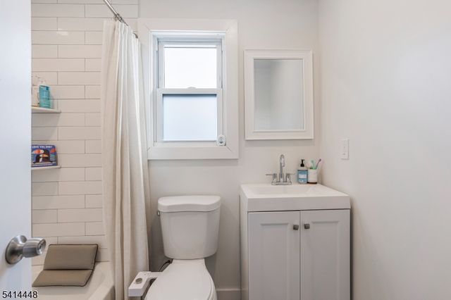 51 Dartmouth St, Edison Twp., NJ 08837