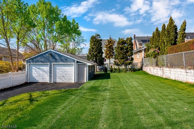 51 Dartmouth St, Edison Twp., NJ 08837