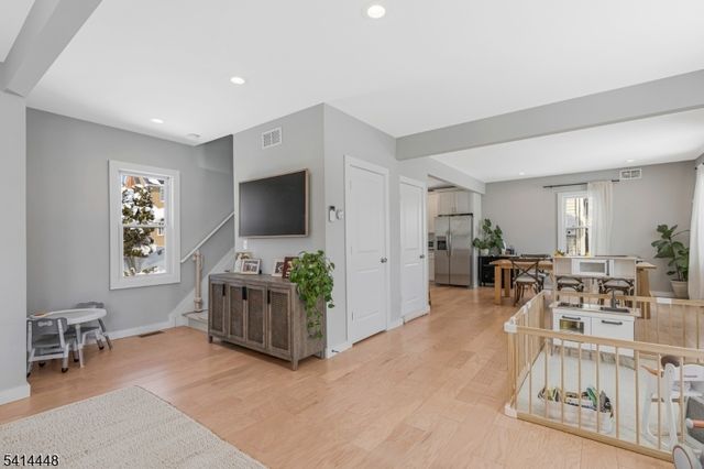 51 Dartmouth St, Edison Twp., NJ 08837