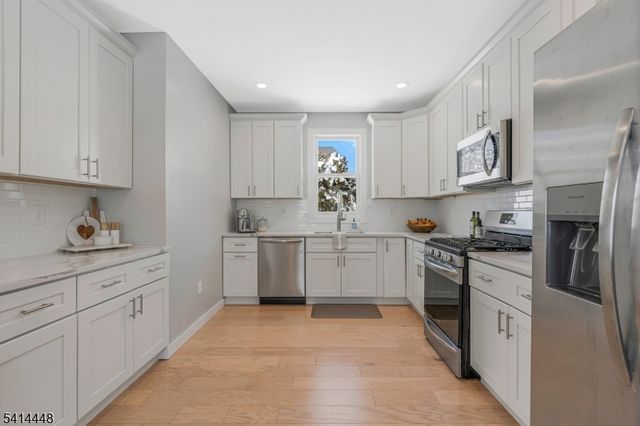 51 Dartmouth St, Edison Twp., NJ 08837