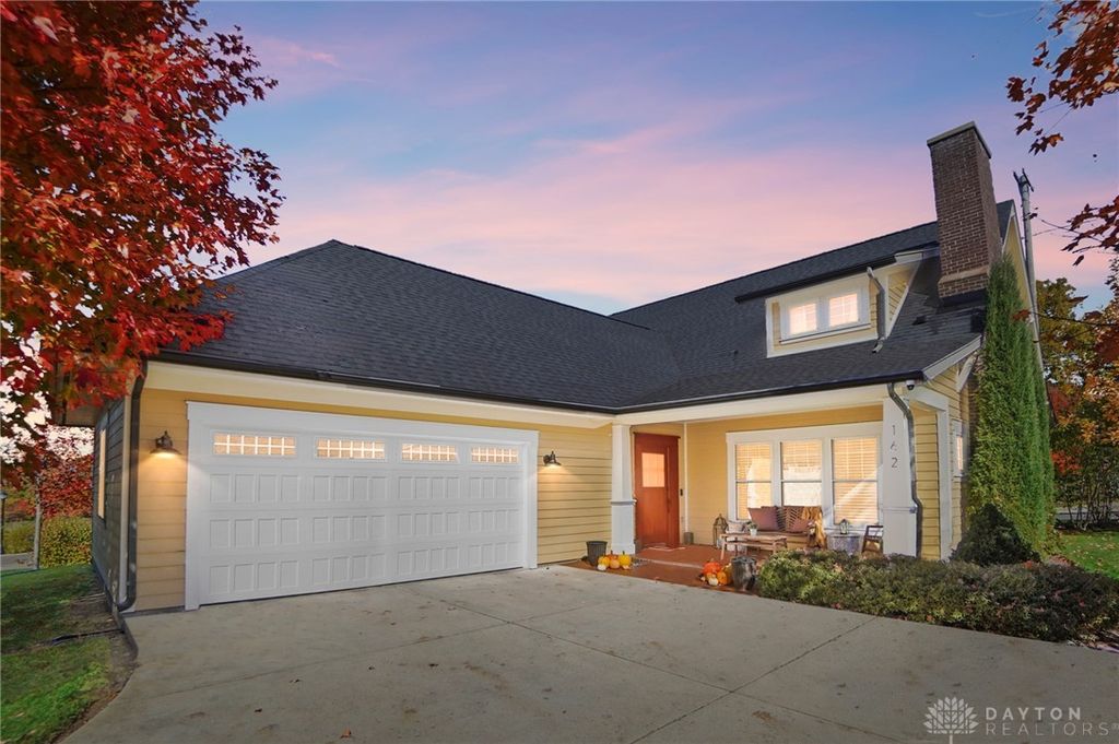 162 Pointe Oakwood Way, Oakwood, OH 45409