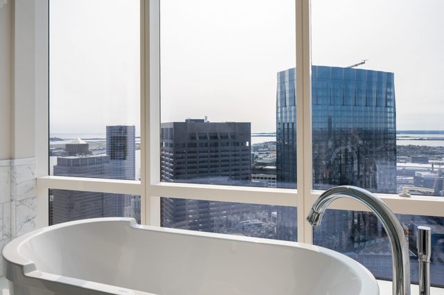 1 Franklin Street PH2D, Boston, MA 02110