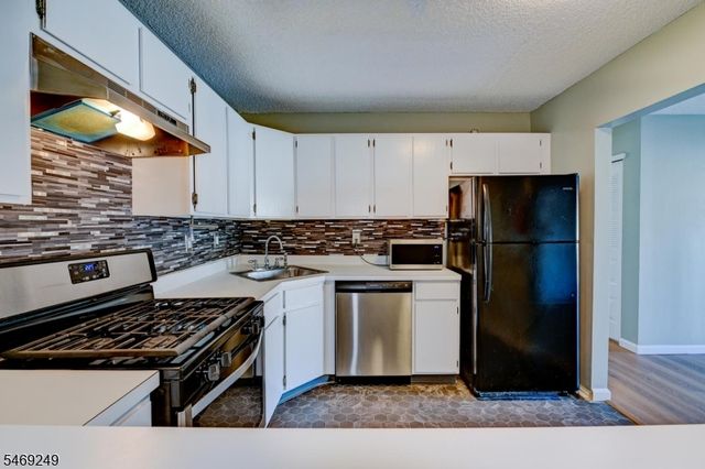39 Lindsey Ct, Franklin Twp., NJ 08823