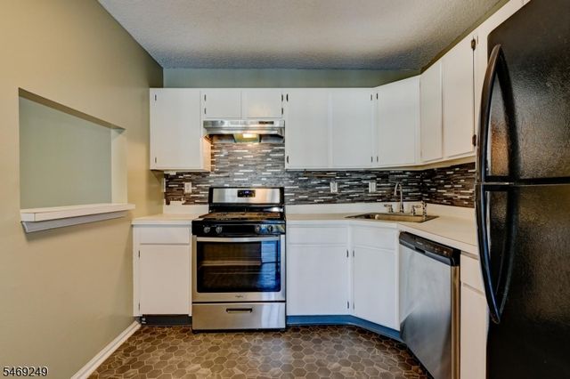 39 Lindsey Ct, Franklin Twp., NJ 08823