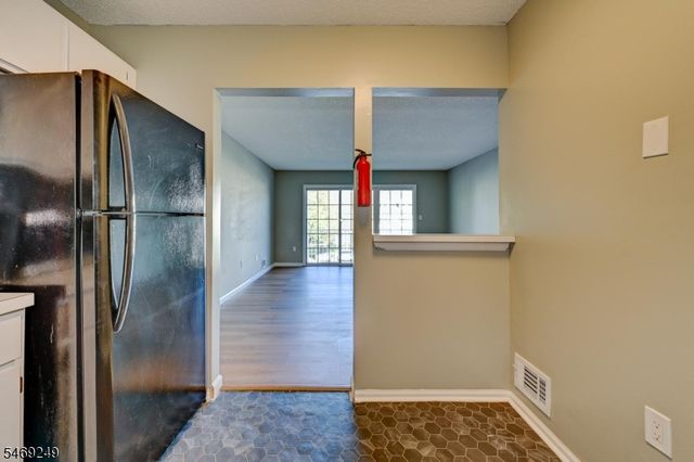 39 Lindsey Ct, Franklin Twp., NJ 08823