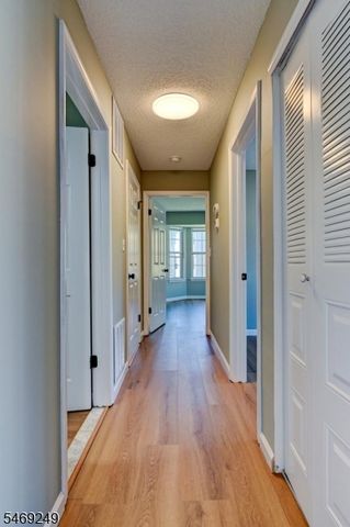 39 Lindsey Ct, Franklin Twp., NJ 08823